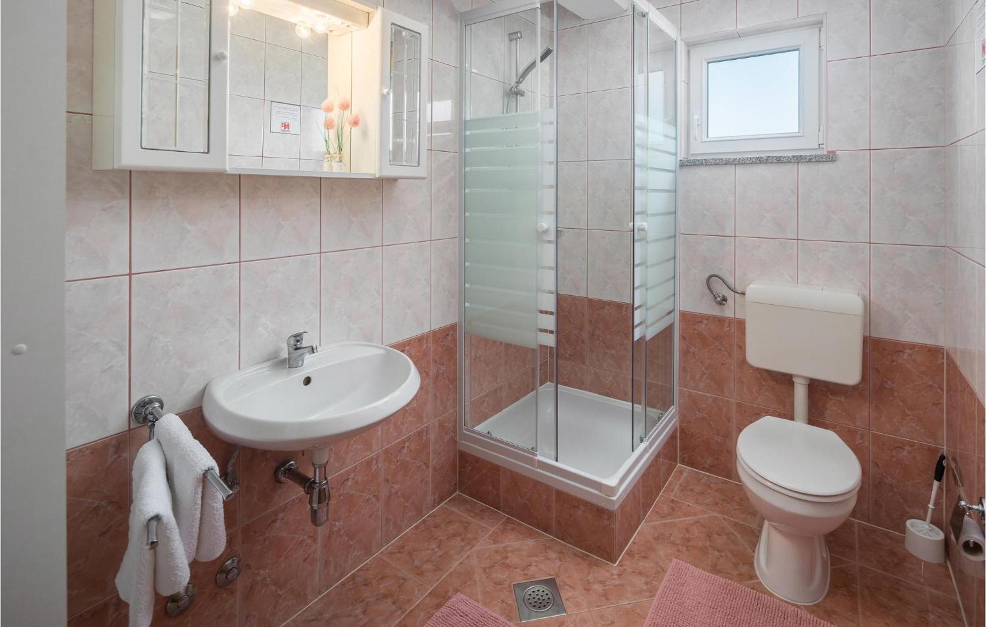 1 Bedroom Beautiful Apartment In ポレッチ エクステリア 写真