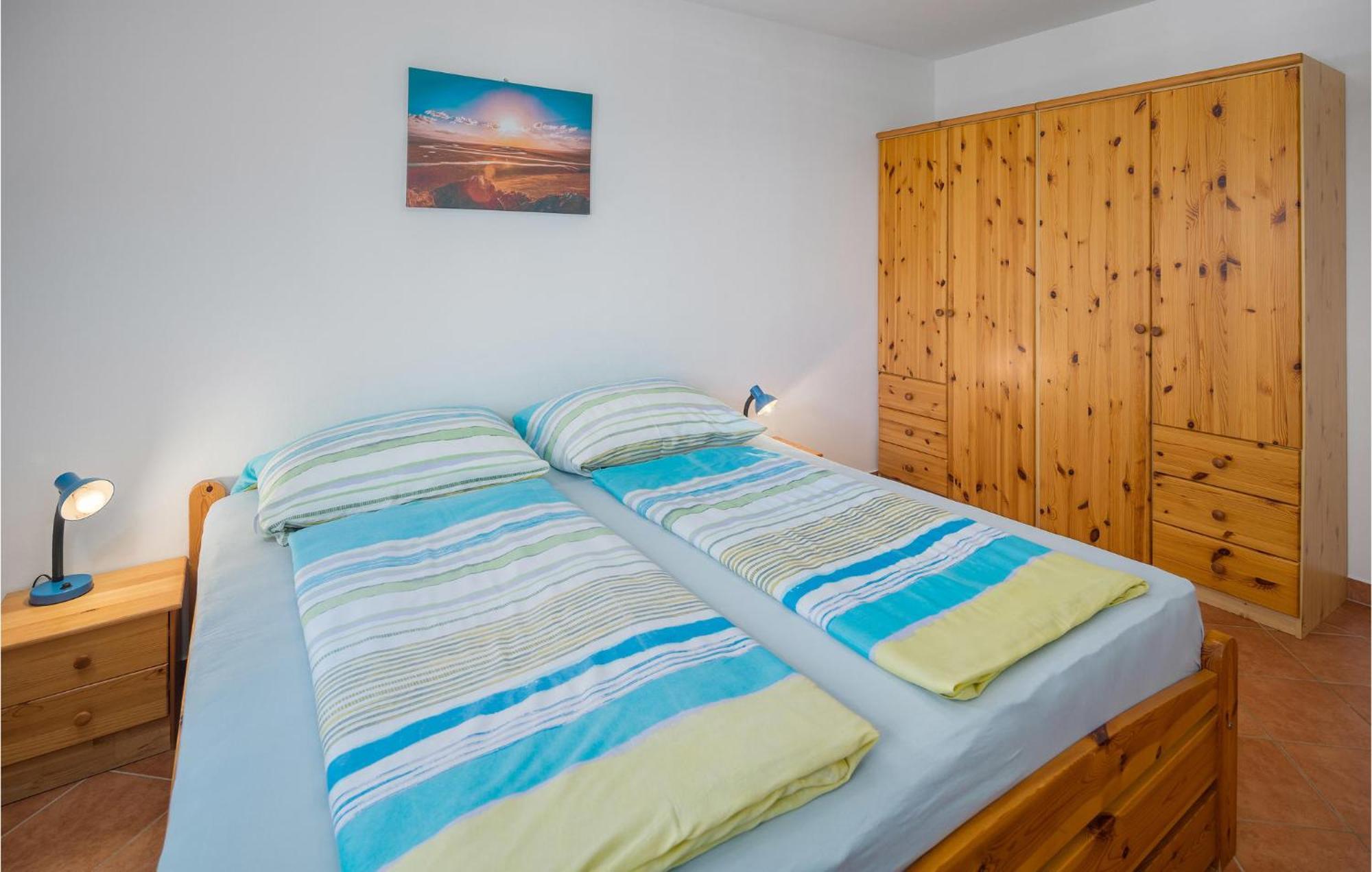 1 Bedroom Beautiful Apartment In ポレッチ エクステリア 写真