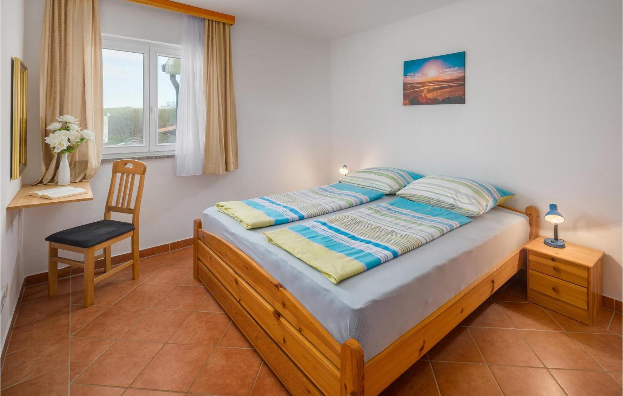 1 Bedroom Beautiful Apartment In ポレッチ エクステリア 写真
