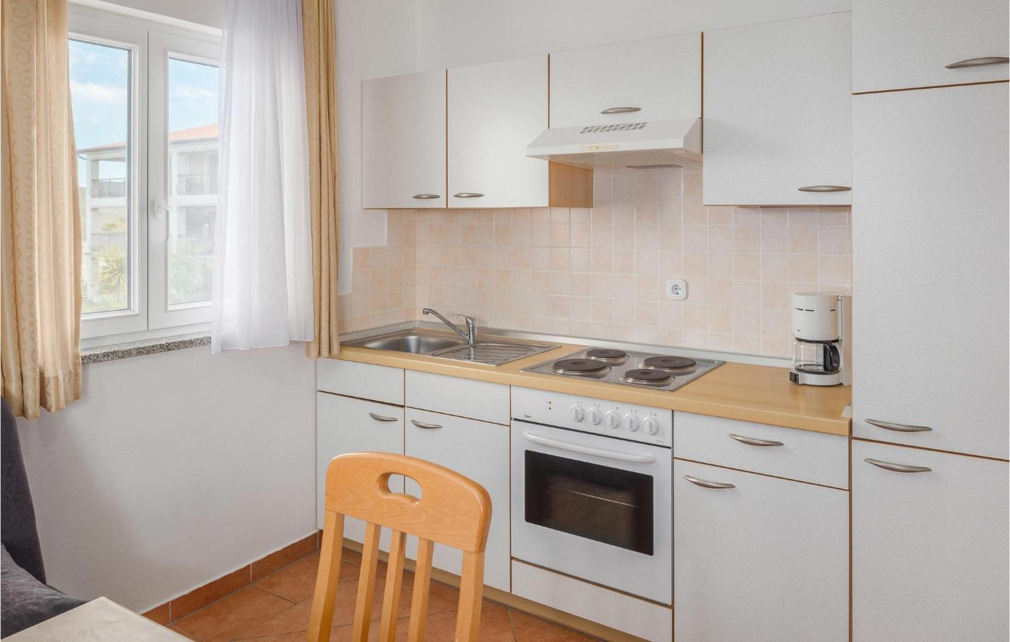 1 Bedroom Beautiful Apartment In ポレッチ エクステリア 写真